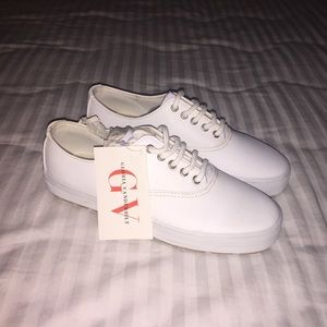 Brand new leather white Gloria Vanderbilt shoes